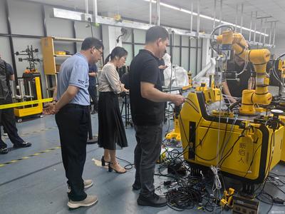 機(jī)電工程學(xué)院與東莞新佰人機(jī)器人共探產(chǎn)學(xué)研新篇章 技術(shù)交流推動(dòng)智造升級(jí)